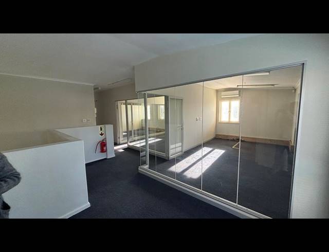 BUSINESS PROPERTY TO RENT IN FORESHORE